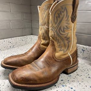 Tan and Brown Ariat quickdraw squared toed boots